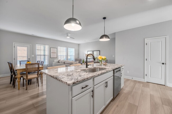 Building Photo - Bellingham Park Townhomes - IMMEDIATE MOVE IN