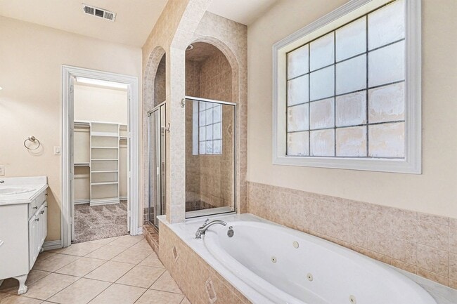 Building Photo - Beautiful home with classic styling, minutes away from Uptown, Oak Lawn, Cityplace, and Lower Gre...