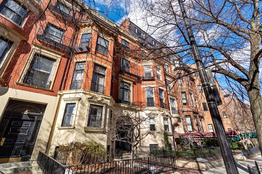 Building Photo - 244 Beacon St