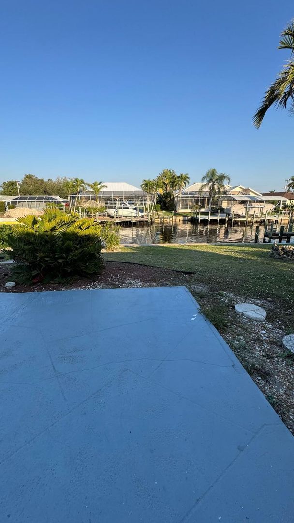 Building Photo - Welcome to your dream rental in Cape Coral! This fully remodeled, MONTH TO MONTH available home.