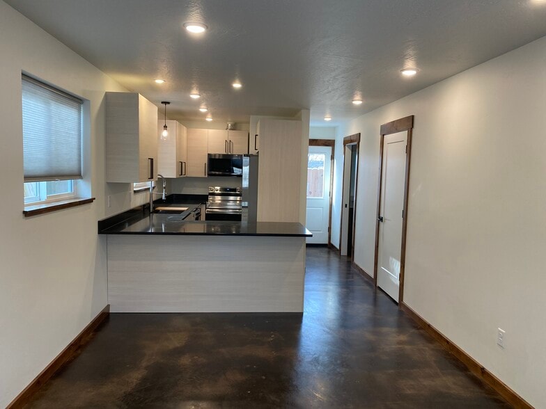 kitchen - 1410 S 5th St W