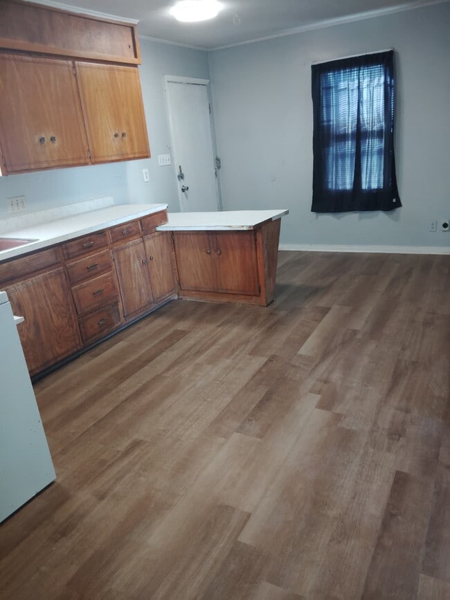 Building Photo - 3800 NE 12th Ave