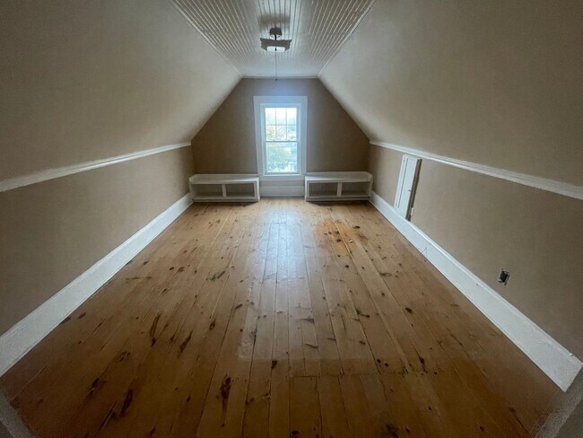 Building Photo - Spacious 4BR/3BA Home in Downtown Dover — Freshly Updated, Walk to Everything