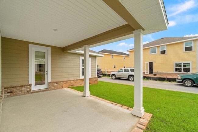 Building Photo - 215 Speckled Trout Ln N