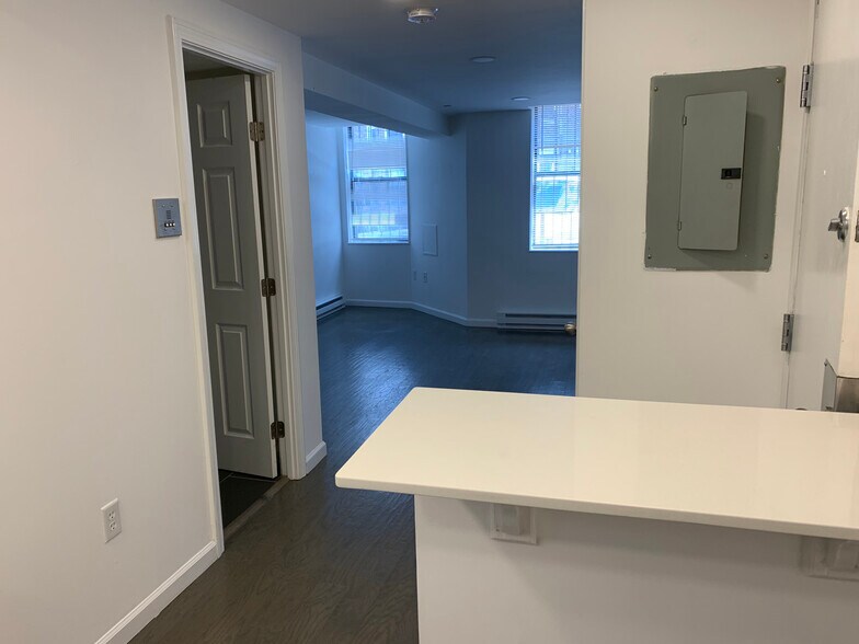 Building Photo - 39 Peterborough St