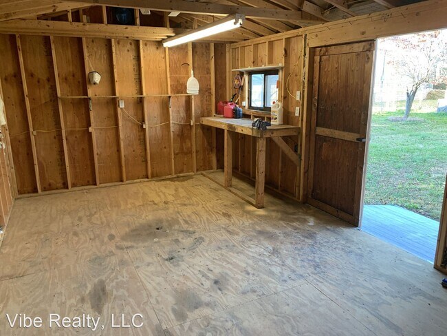 Building Photo - 1 br, 1 bath House - 222 Dupont Ave