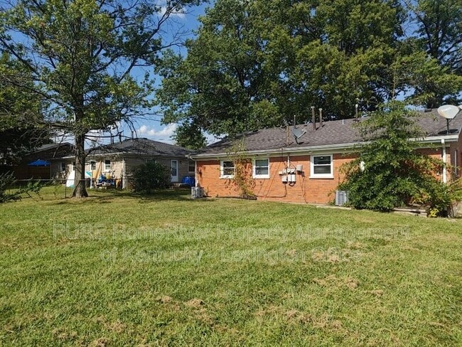 Building Photo - 313 Radcliffe Rd