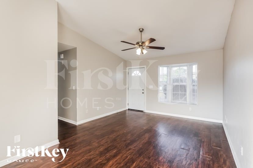 Building Photo - 18525 Sebring Rd