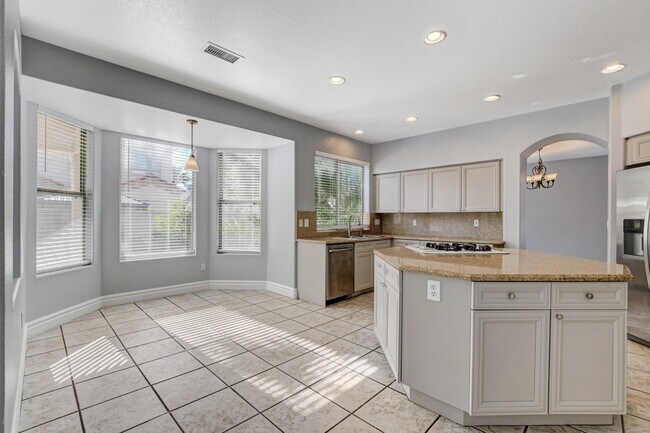 Building Photo - MASSIVE 5 BEDROOM, 2 STORY HOME IN DESIRABLE RHODES RANCH GOLF COURSE COMMUNITY!