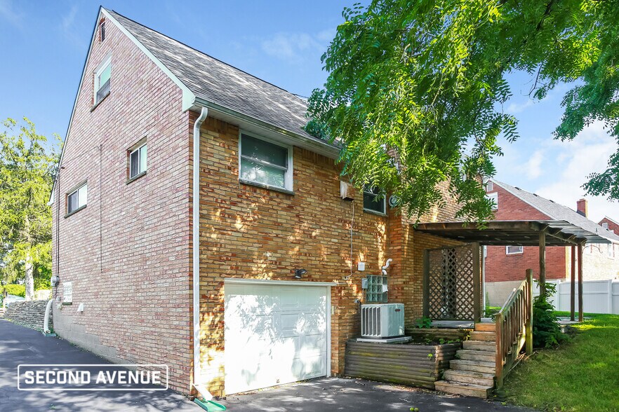 Building Photo - 667 Regency Dr