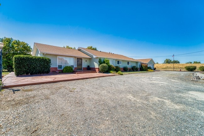 Beautiful 3 Bed / 2 Bath on 1.8 Acres Ple... - Beautiful 3 Bed / 2 Bath  on 1.8 Acres Ple...