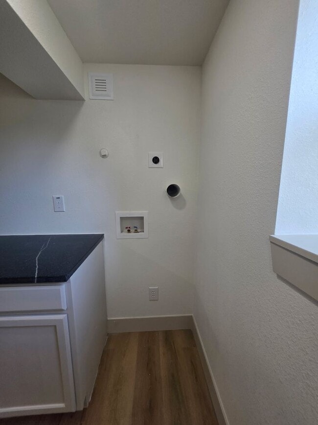 Building Photo - Studio Apartment with bathroom, kitchen & utility area on the lower level of property.