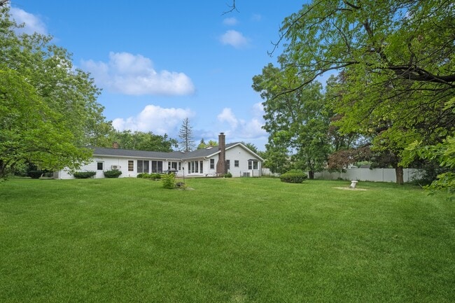 Building Photo - 853 N Happ Rd