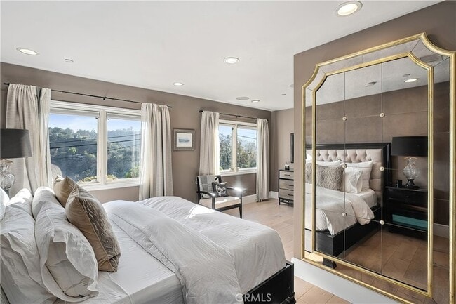 Building Photo - 3642 Alta Mesa Dr