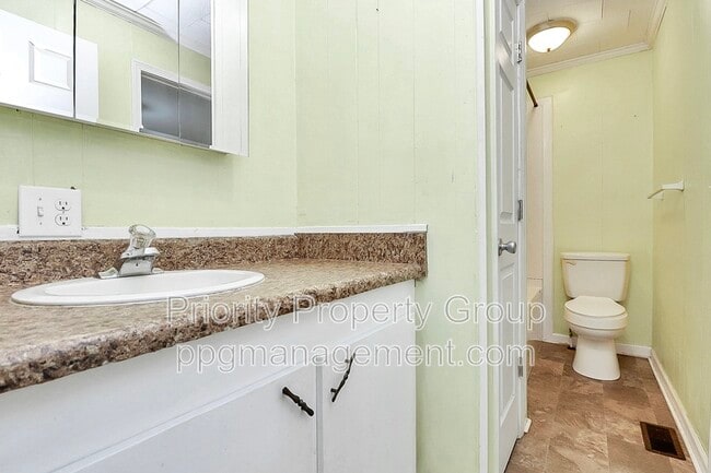 Building Photo - 110 Maudie Ln