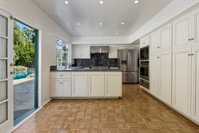 Building Photo - 18041 Blue Sail Dr