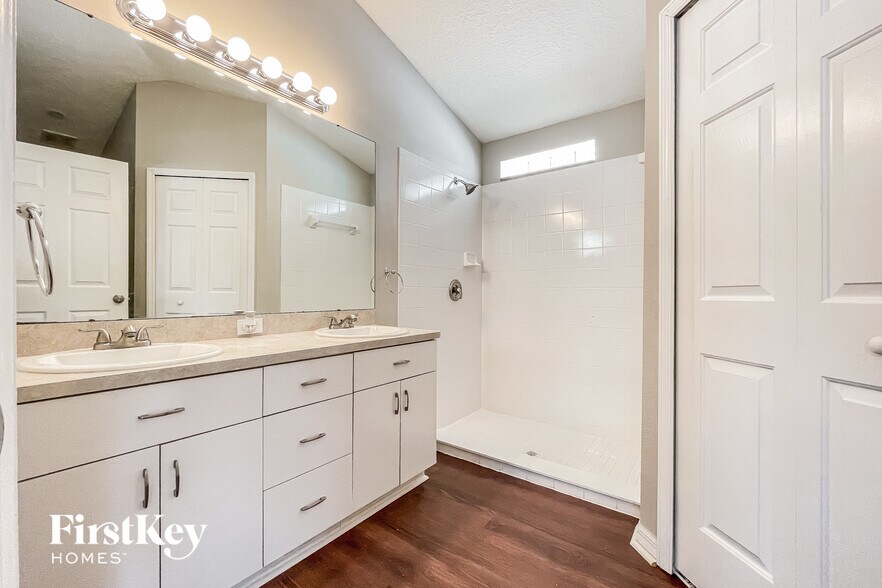 Building Photo - 2162 Brandon Park Cir