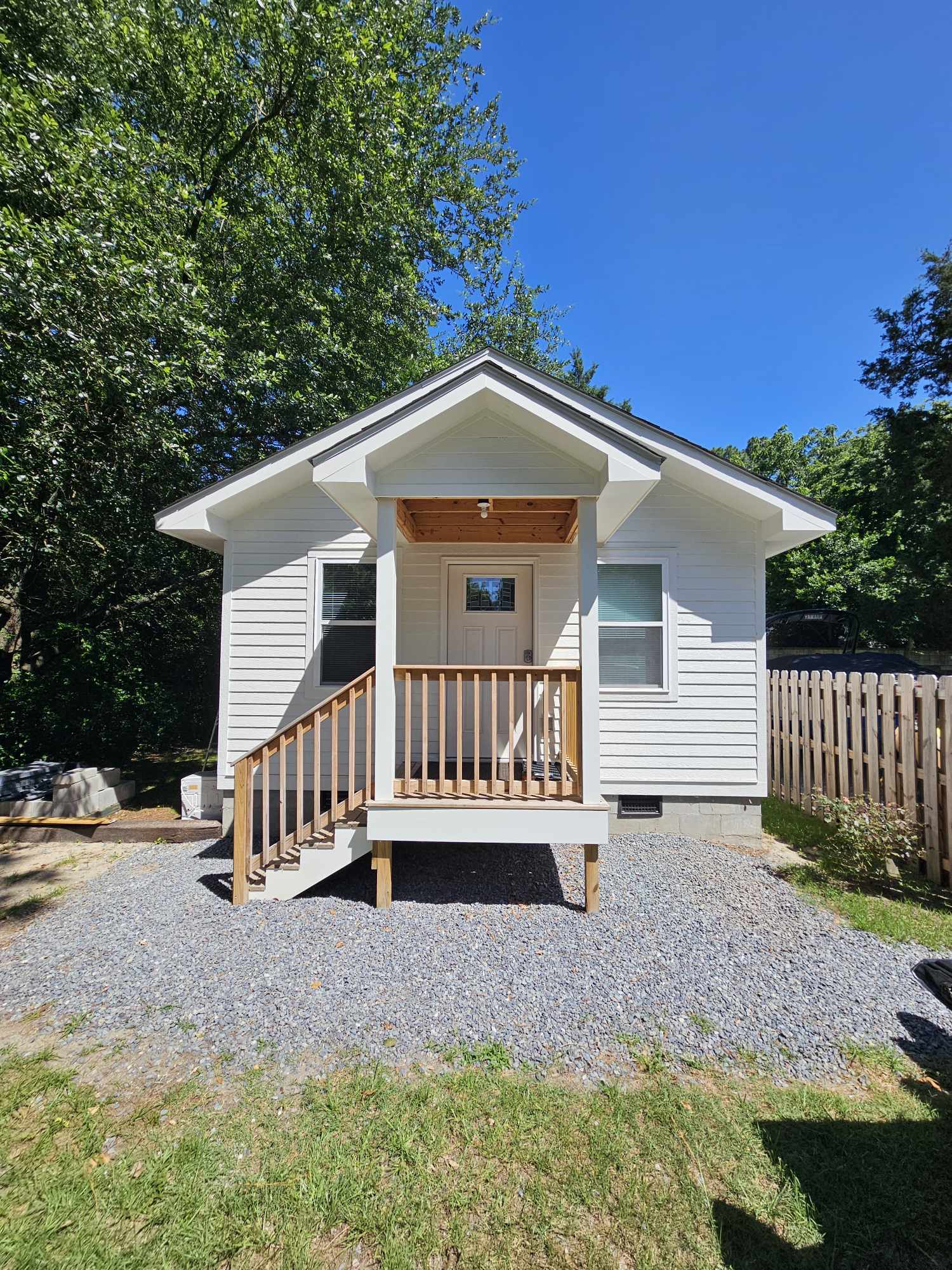 Building Photo - 1565 N May St