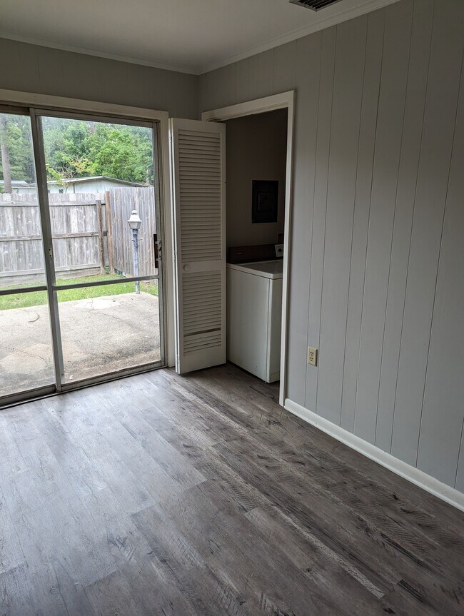 Dining showing Laundry Room - 1605 Mamie St