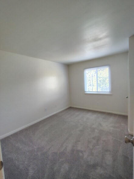 Building Photo - 600 Reusens Rd