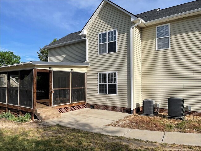Building Photo - 346 Cresthaven Dr