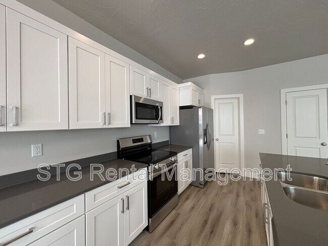 Building Photo - 983 S 4380 W