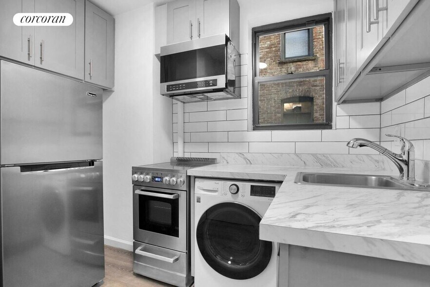 Primary Photo - 532 E 82nd St