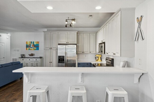 Building Photo - Oceana Area