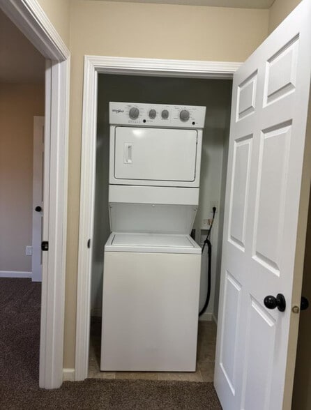 Building Photo - 423 E Cheyenne St