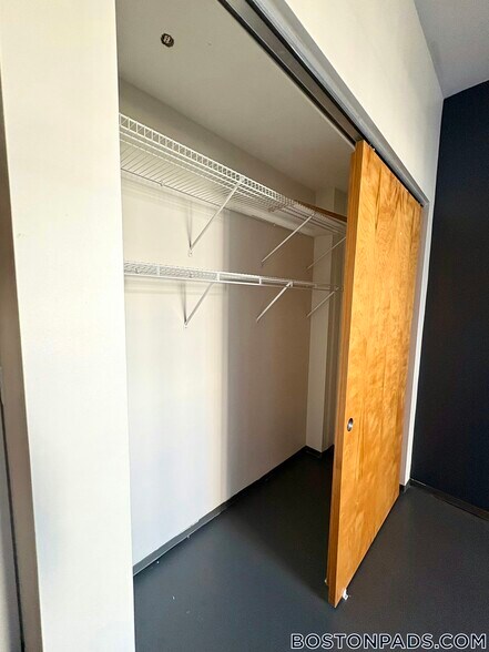 Building Photo - 160 E Berkeley St