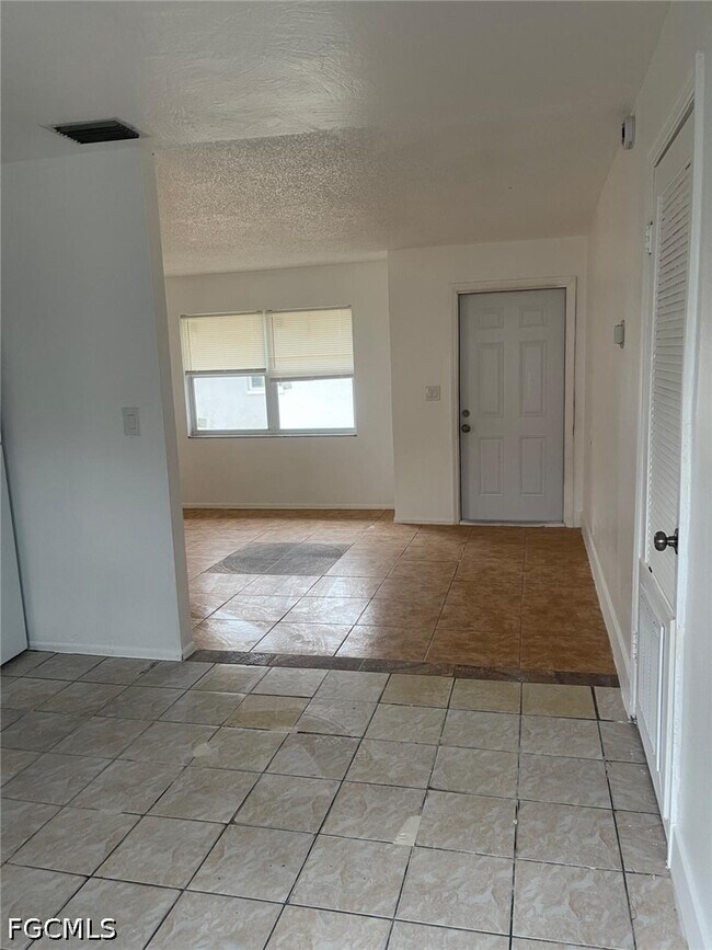 Building Photo - 5413-5427-5427 Third Ave