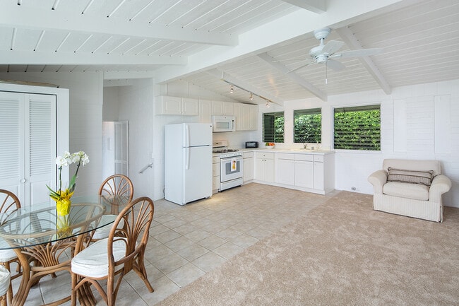 Building Photo - Very clean and bright 1 bedroom, 2 bath in Lanikai with views! All utilities!