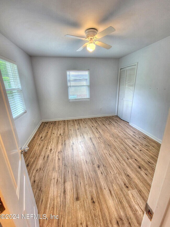 Building Photo - 3919 Skycrest Dr