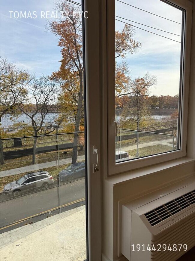 Building Photo - 3103 Sedgwick Ave