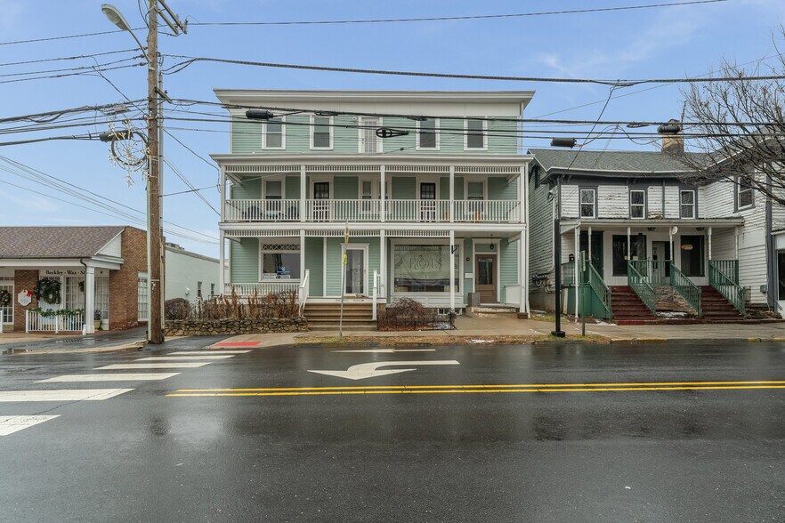 Building Photo - 16 Main St