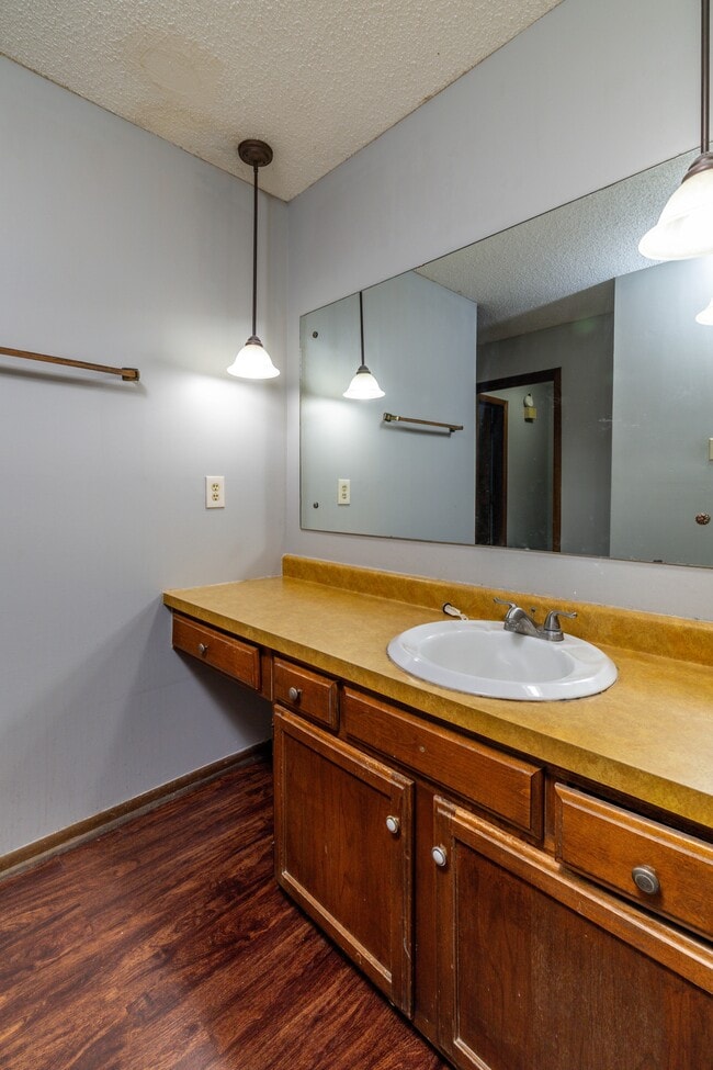Building Photo - 9124 Woodpark Ln NW