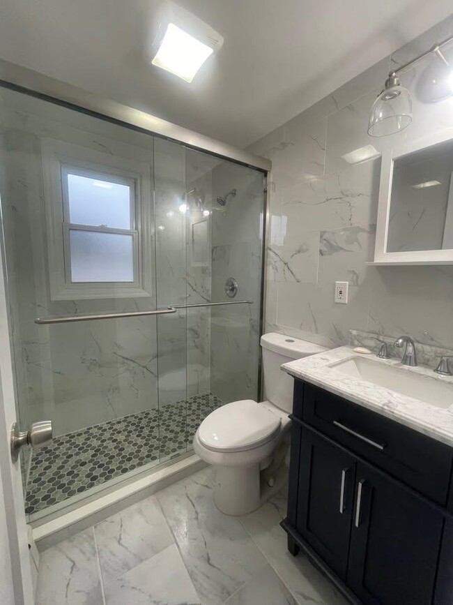 Building Photo - 1500 70th St