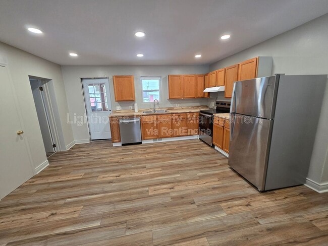 Building Photo - 12634 L Dr N