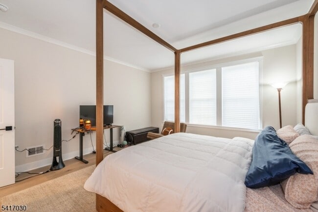 Building Photo - 37 Hillandale Dr