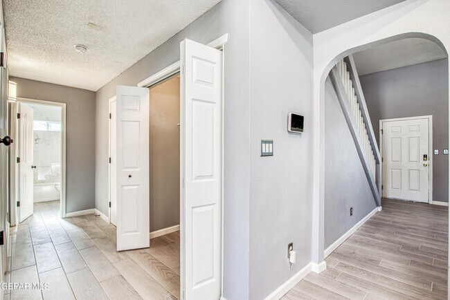Building Photo - 12325 Tierra Bella Dr