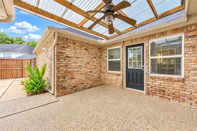 Building Photo - 15739 Fleetwood Oaks Dr