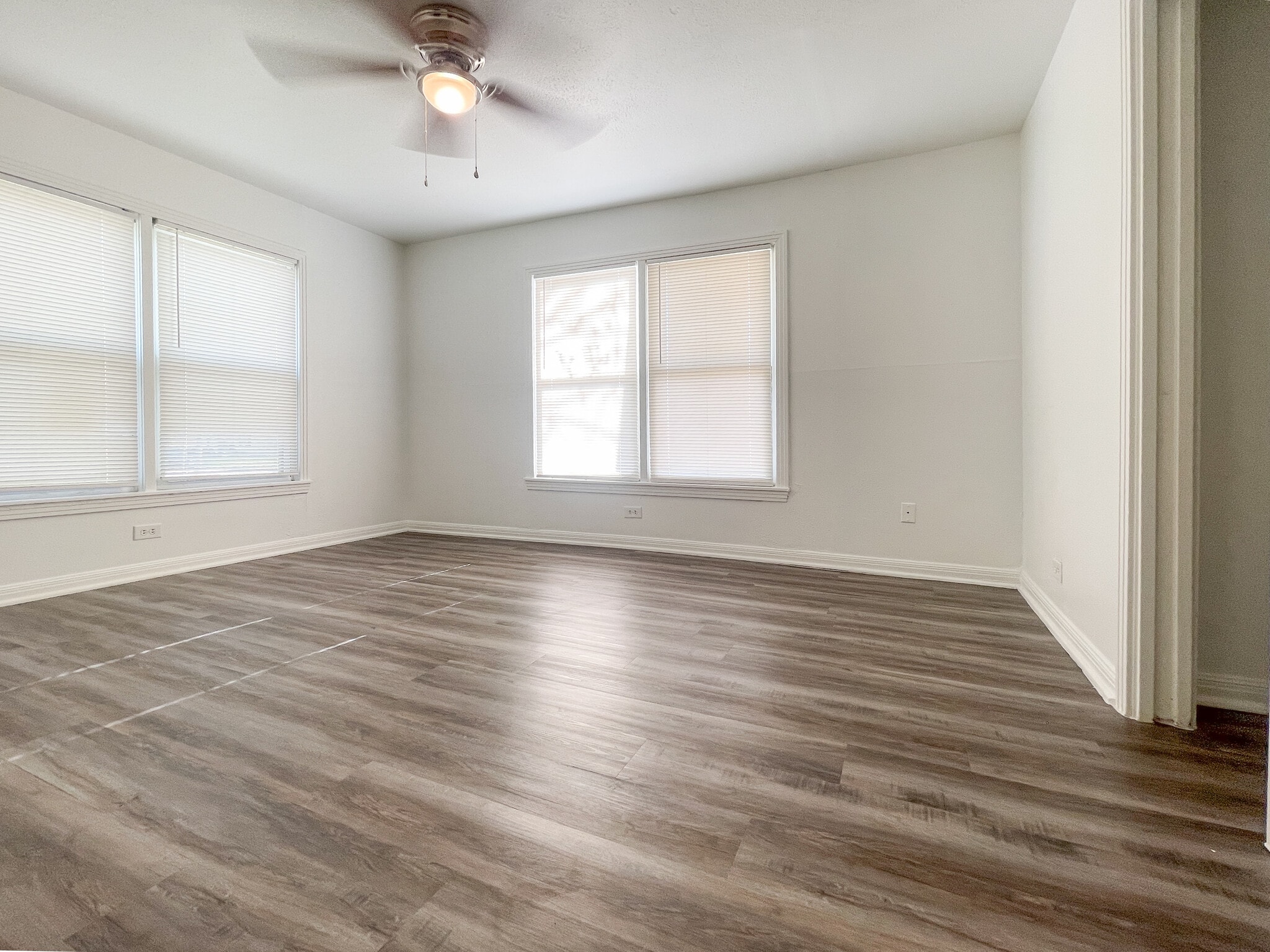 Building Photo - 701 N Barbara St