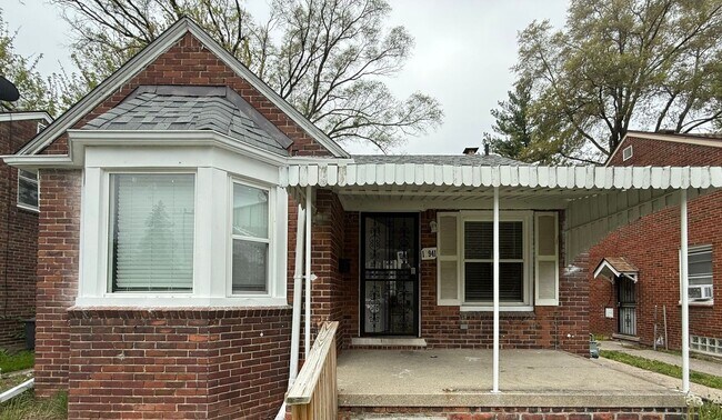Primary Photo - Renovated 3-Bedroom Home – We Welcome Sect...