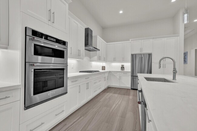 Building Photo - 138 Palma St