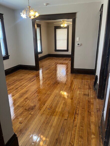 Building Photo - 611 19th St