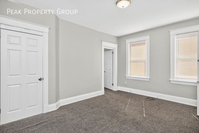 Building Photo - 2359 Stratford Ave