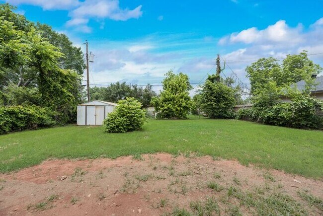 Building Photo - Recently Renovated Property in Hurst