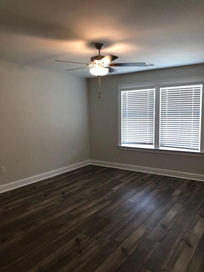 Building Photo - 129 Hunters Hill Wy
