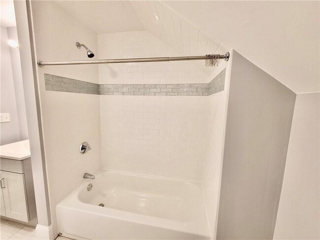 Building Photo - 141 Bourne Ave