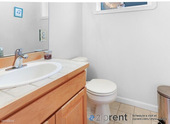 Building Photo - 3 br, 2.5 bath Townhome - 17111 3rd Place ...